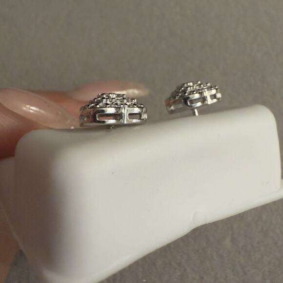 Beautiful 0.76ct Genuine Moissanite Heart Screwback Stud Earrings~New~Retail$249 - Picture 4 of 13